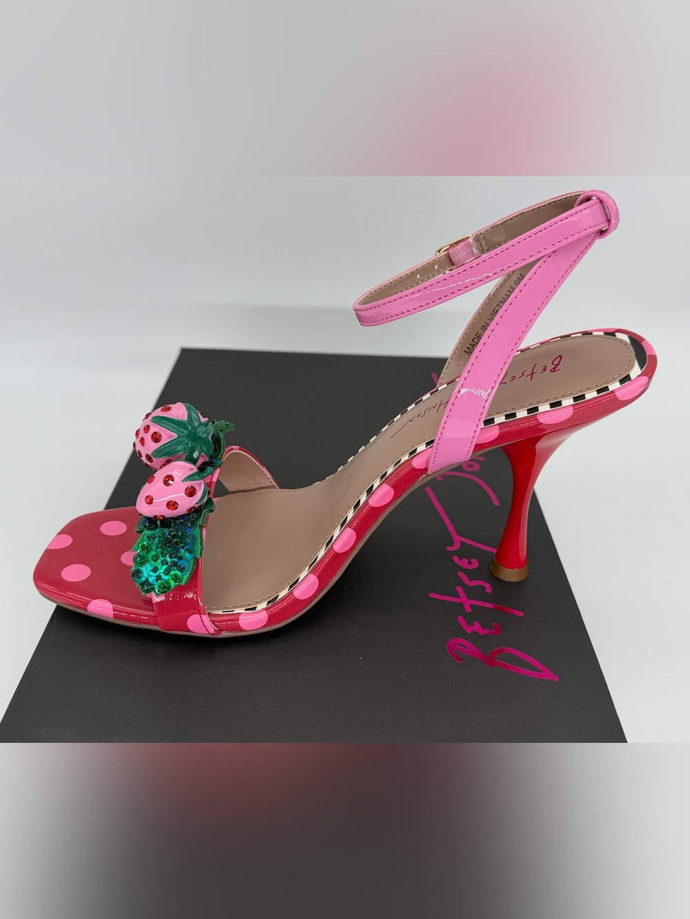 NIB Betsey Johnson Addison Strawberry Polka Dot Heels Size 9